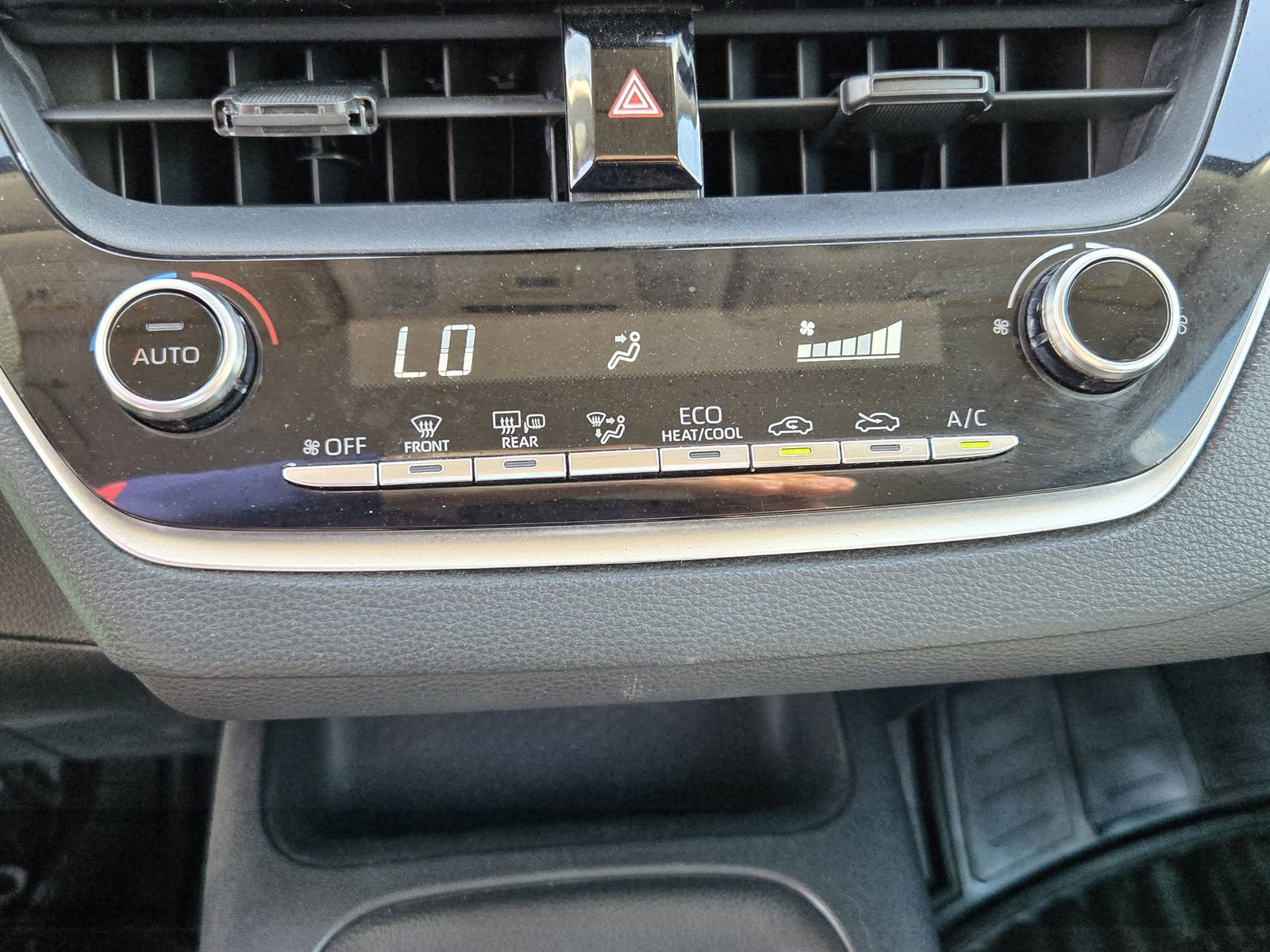 Used 2020 Toyota Corolla LE FWD image 17