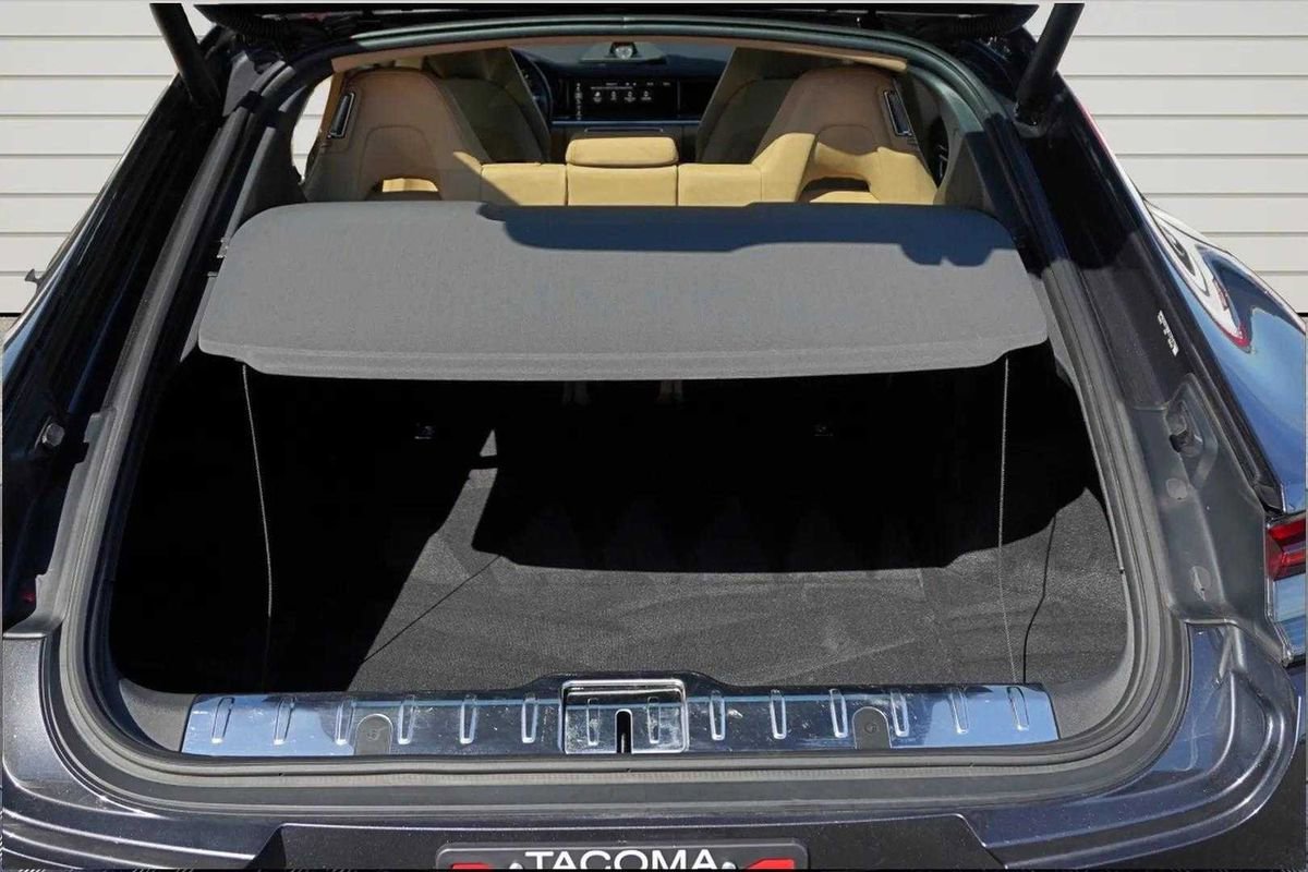 Used 2021 Porsche Panamera w/ Premium Package image 10