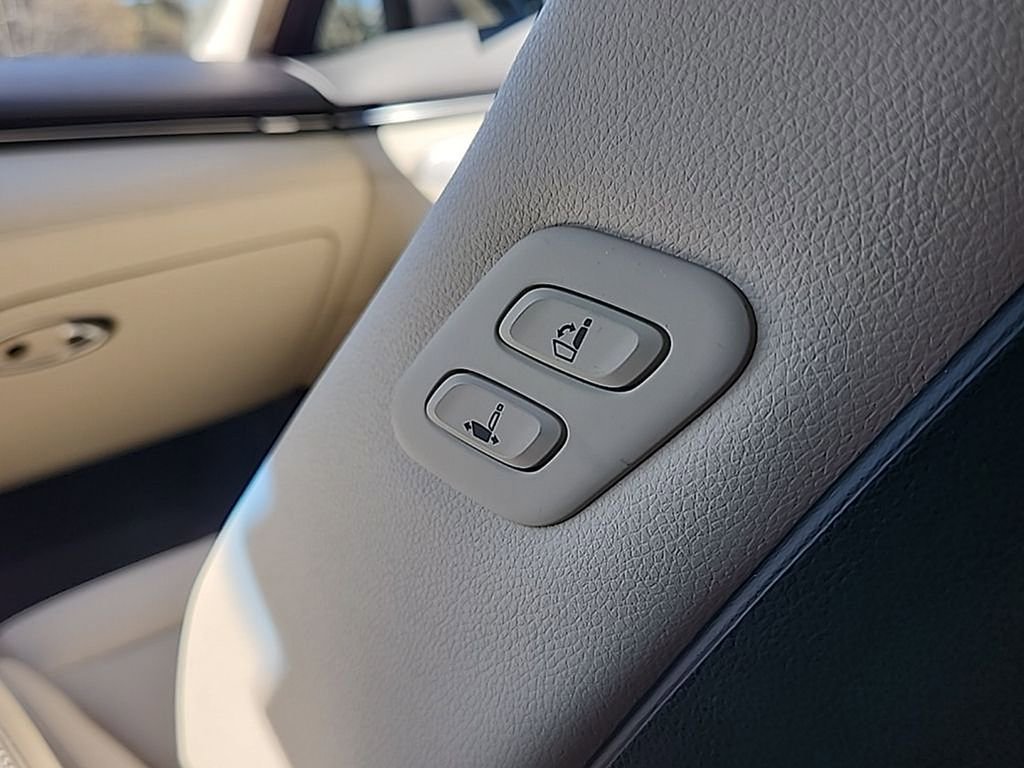 Used 2023 Genesis GV70 2.5T Select w/ Select Package image 18