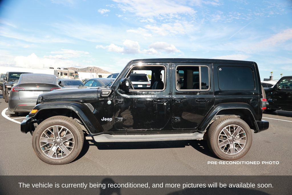 Used 2023 Jeep Wrangler Unlimited Sahara AWD/4WD image 2