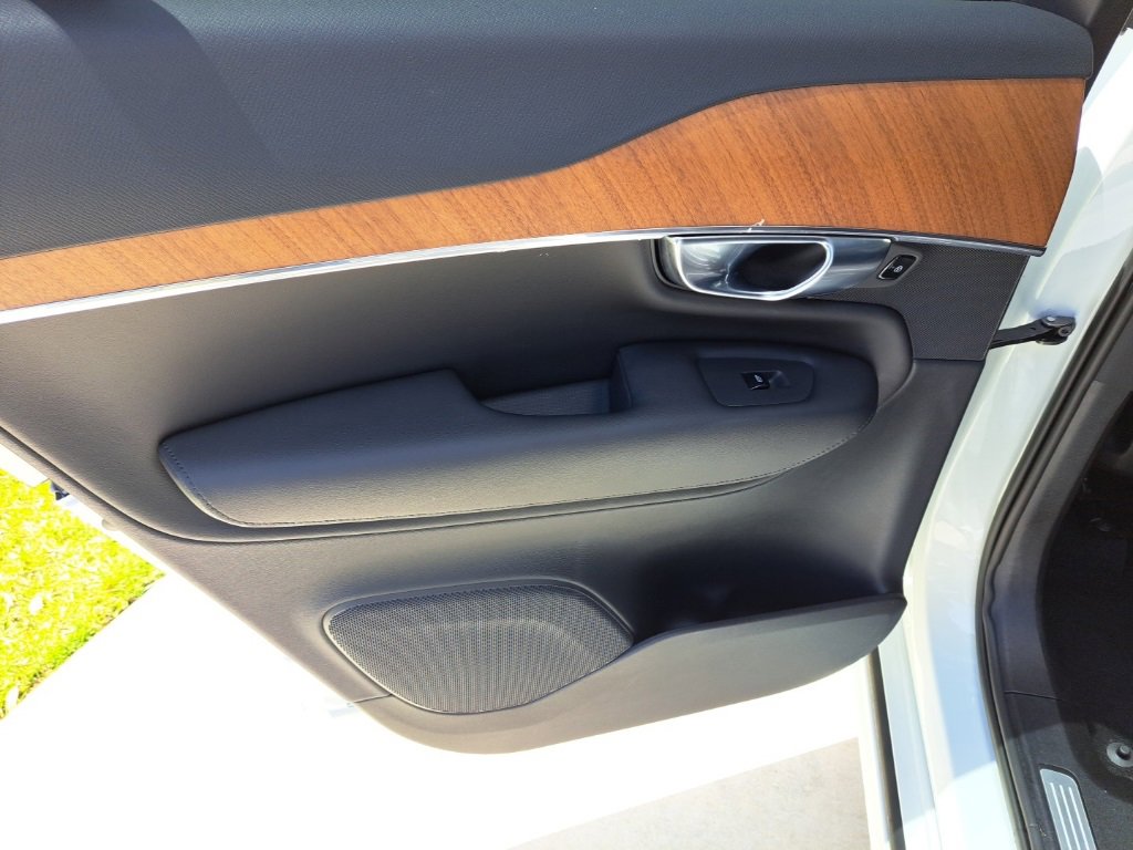 Used 2023 Volvo XC90 B6 Core image 9