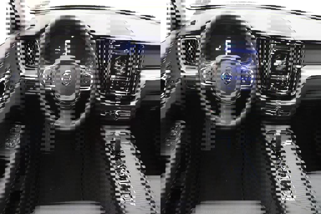 Used 2025 Volvo XC60 B5 Core AWD/4WD image 14