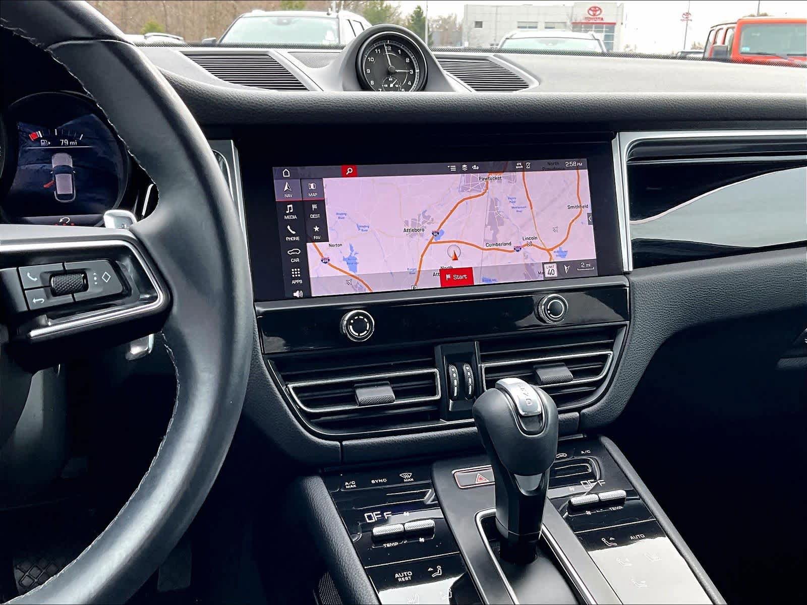Used 2023 Porsche Macan Turbo image 18