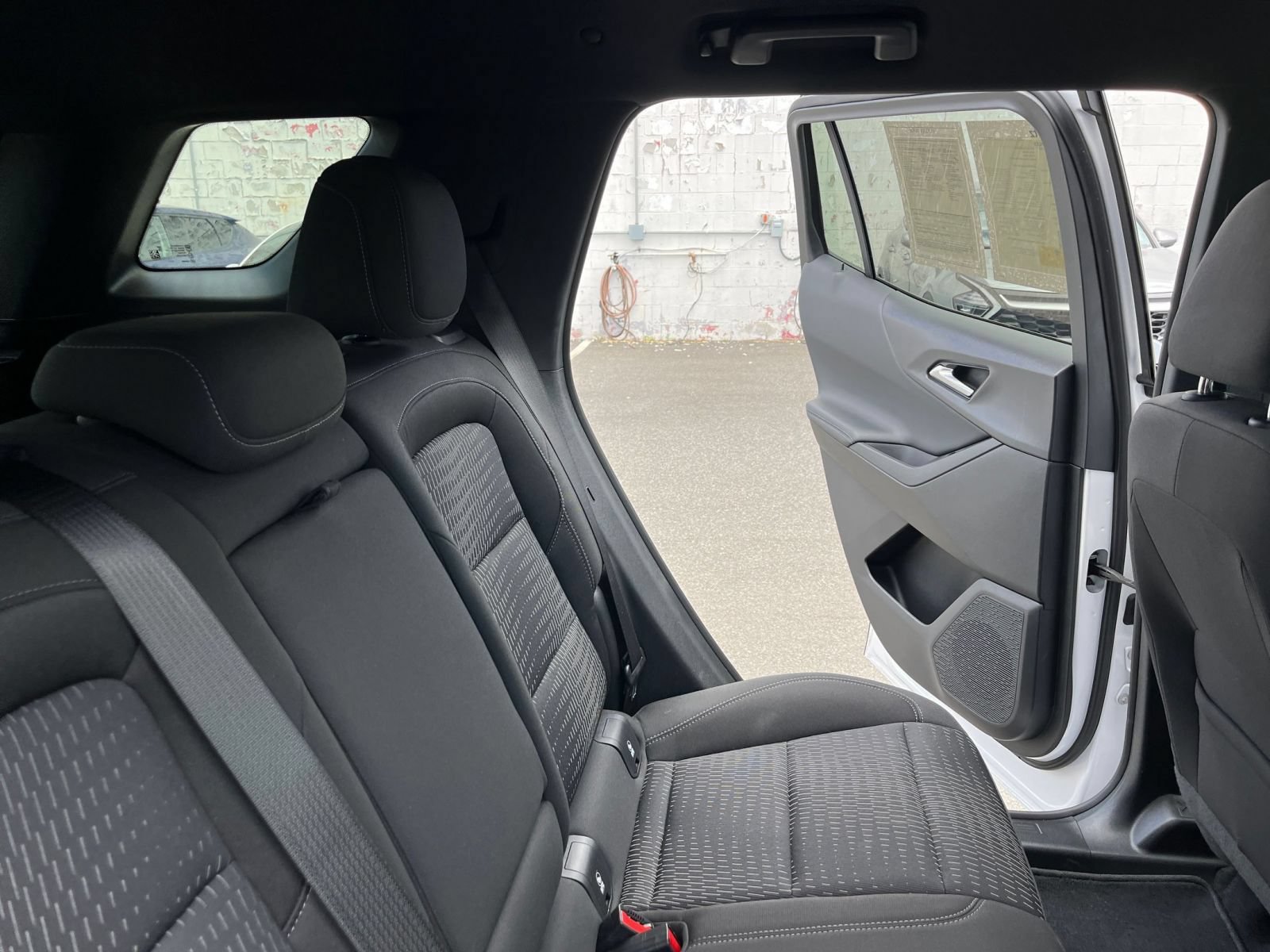 Used 2025 Chevrolet Equinox LT FWD image 37
