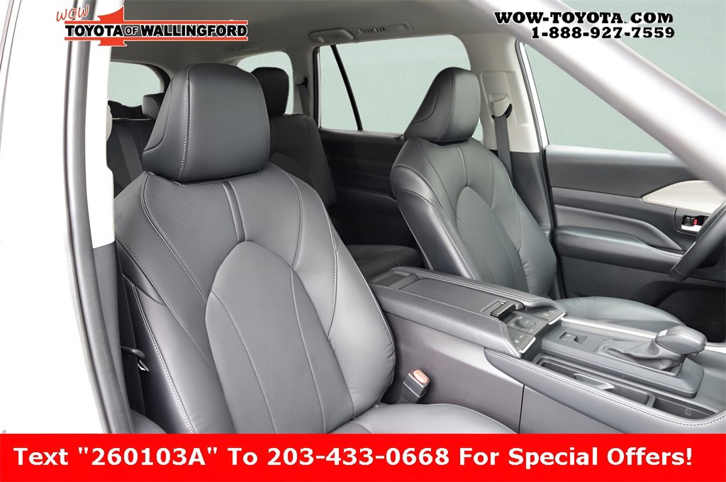 Used 2024 Toyota Grand Highlander Limited image 17