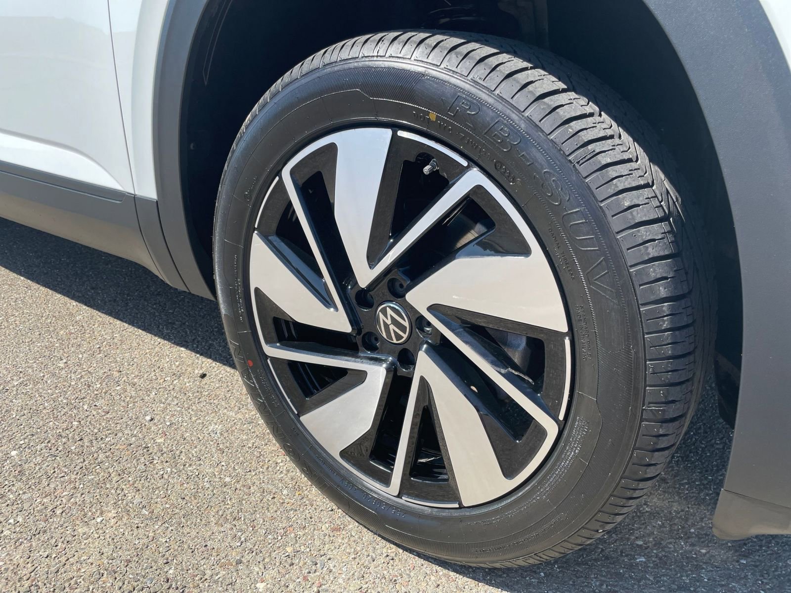 Used 2025 Volkswagen Atlas SE image 32