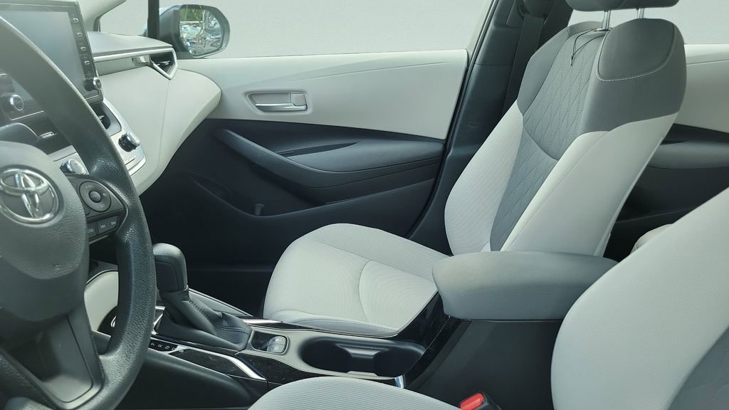Used 2021 Toyota Corolla LE FWD image 3