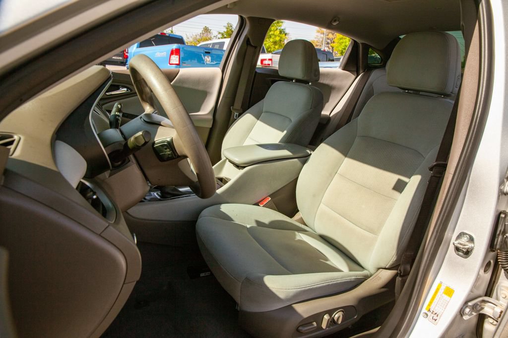 Used 2022 Chevrolet Malibu LS w/ Driver Confidence Package II FWD image 13