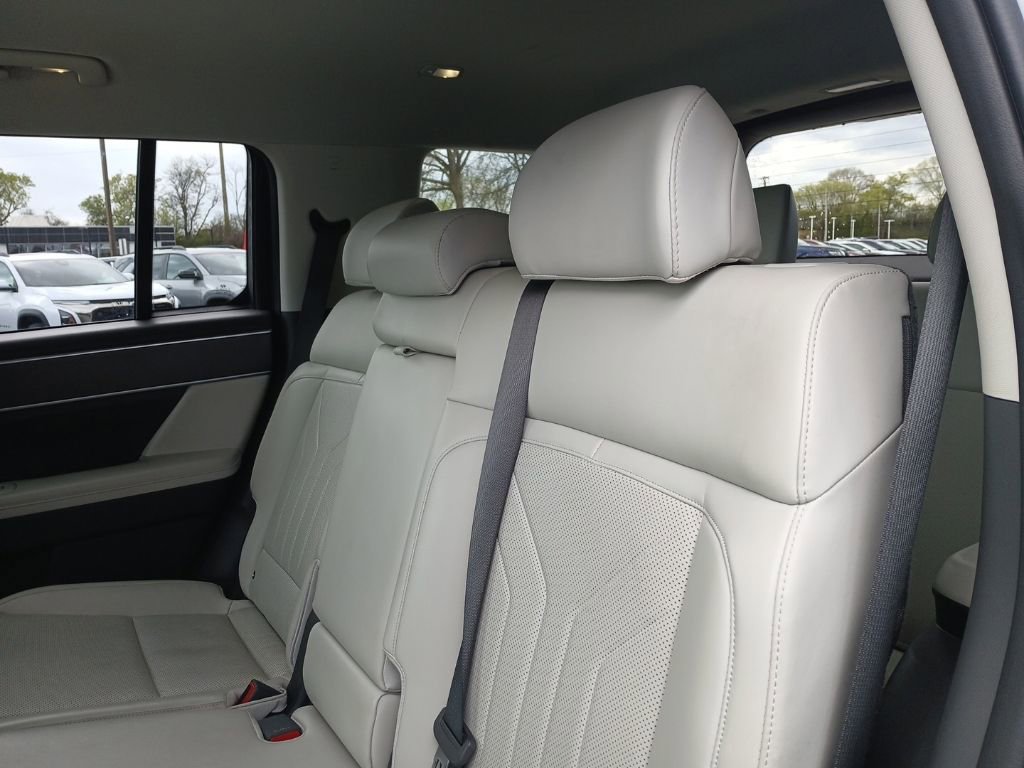 Used 2024 Hyundai Santa Fe SEL AWD/4WD image 25