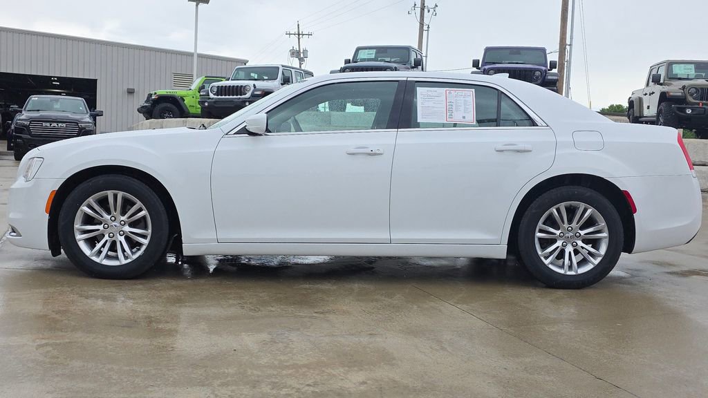 Used 2019 Chrysler 300 Touring w/ Quick Order Package 2EF RWD video 2