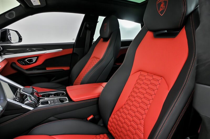 Used 2021 Lamborghini Urus AWD/4WD image 23
