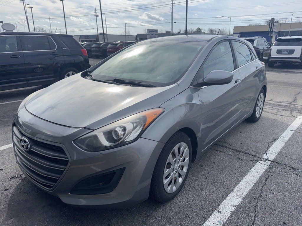 Used 2017 Hyundai Elantra GT image 1