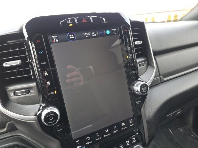 Used 2024 RAM 2500 Big Horn w/ Safety Group image 32