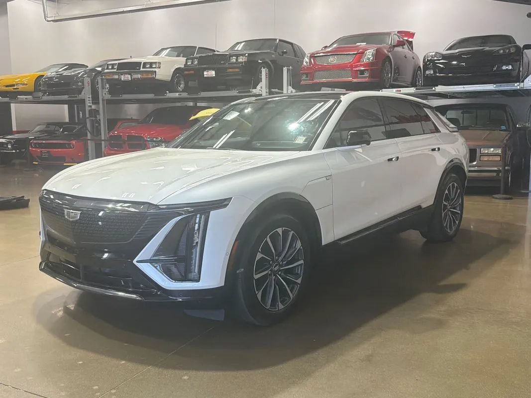 Used 2024 Cadillac Lyriq Sport AWD/4WD image 37