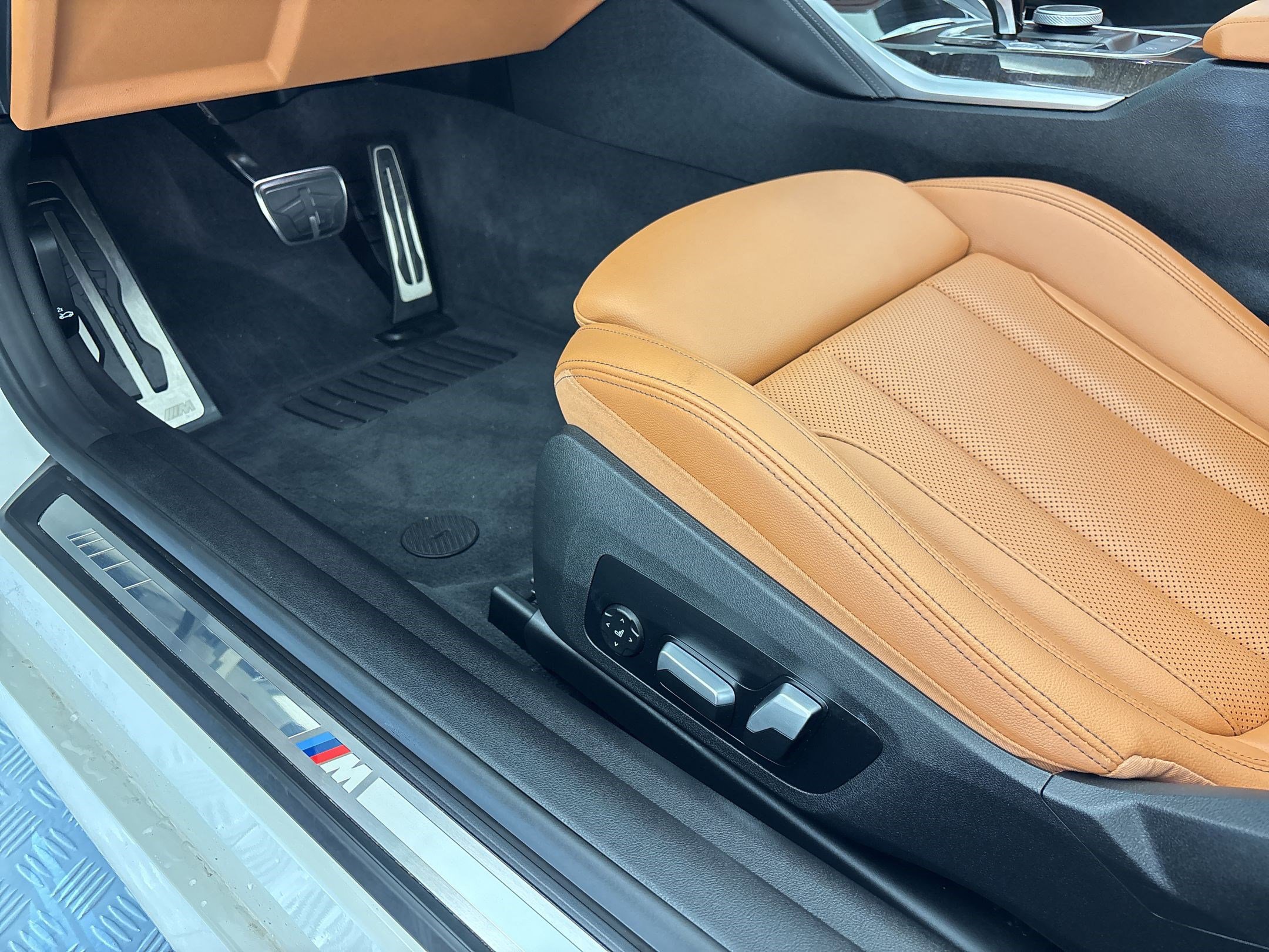 Used 2023 BMW 430i Convertible w/ M Sport Package image 11