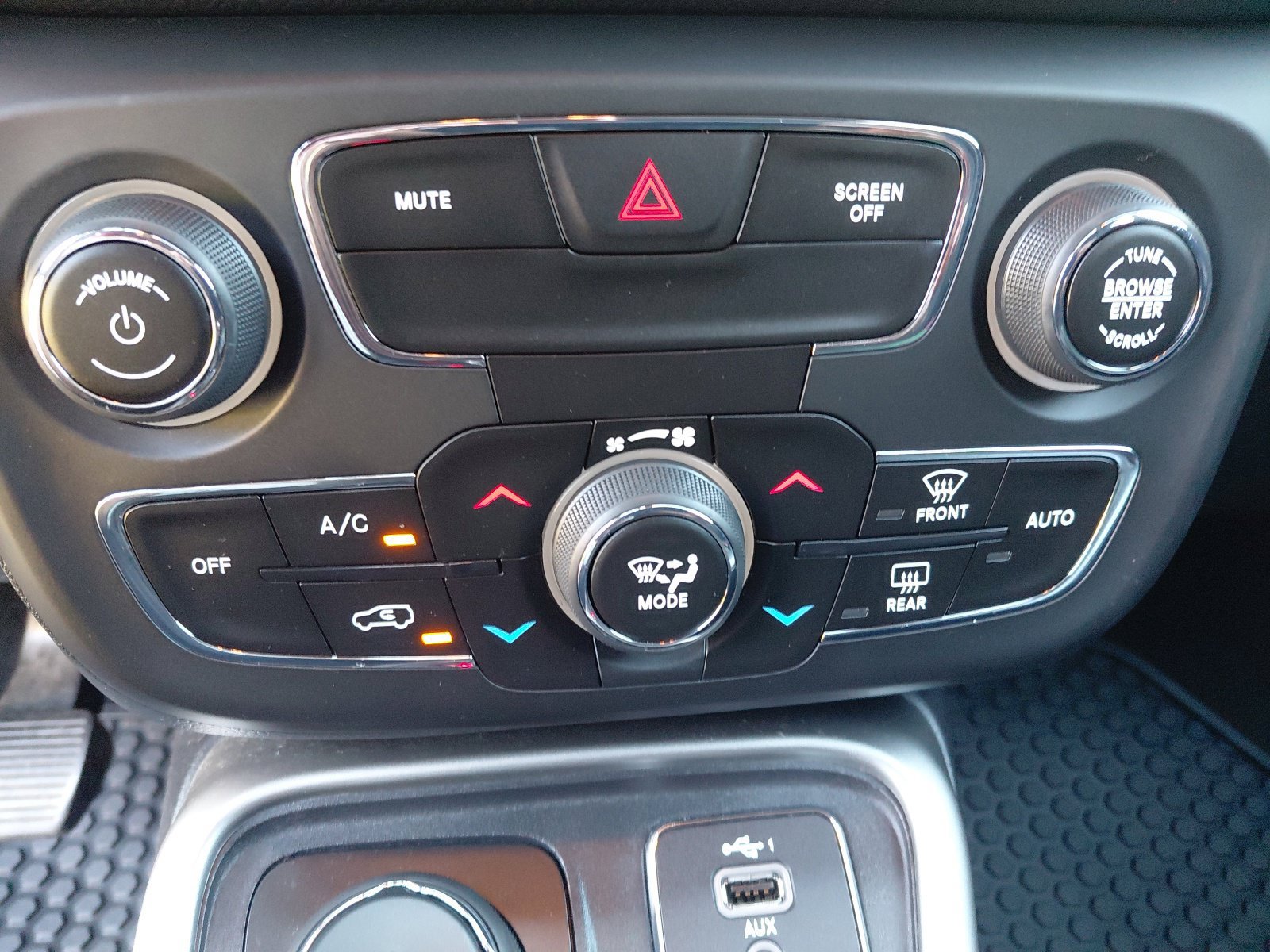 Used 2019 Jeep Compass Latitude w/ Popular Equipment Group AWD/4WD image 9