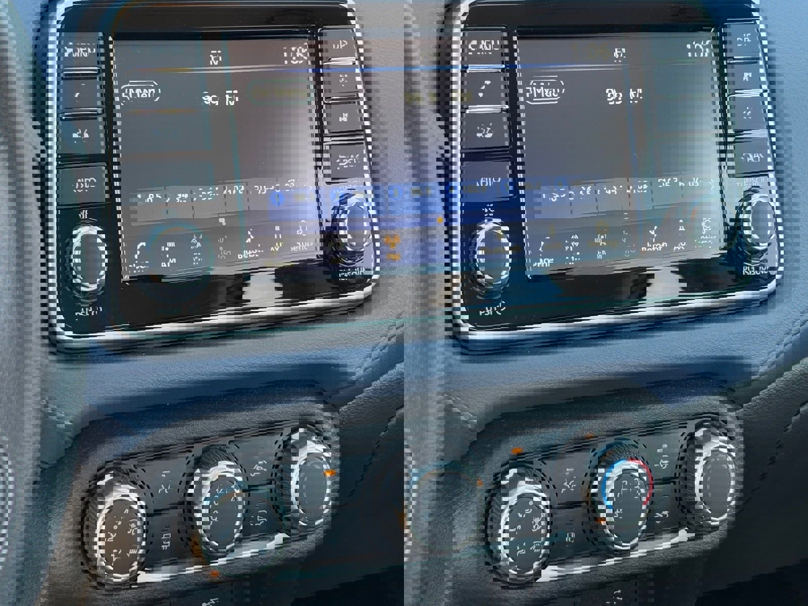 Certified 2025 Nissan Versa SV image 22