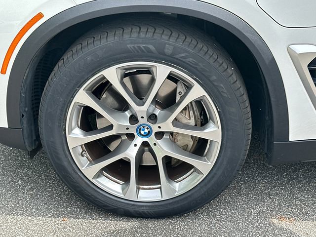 Used 2025 BMW X5 xDrive50e w/ Executive Package AWD/4WD image 28