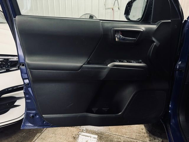 Used 2023 Toyota Tacoma TRD Sport image 12