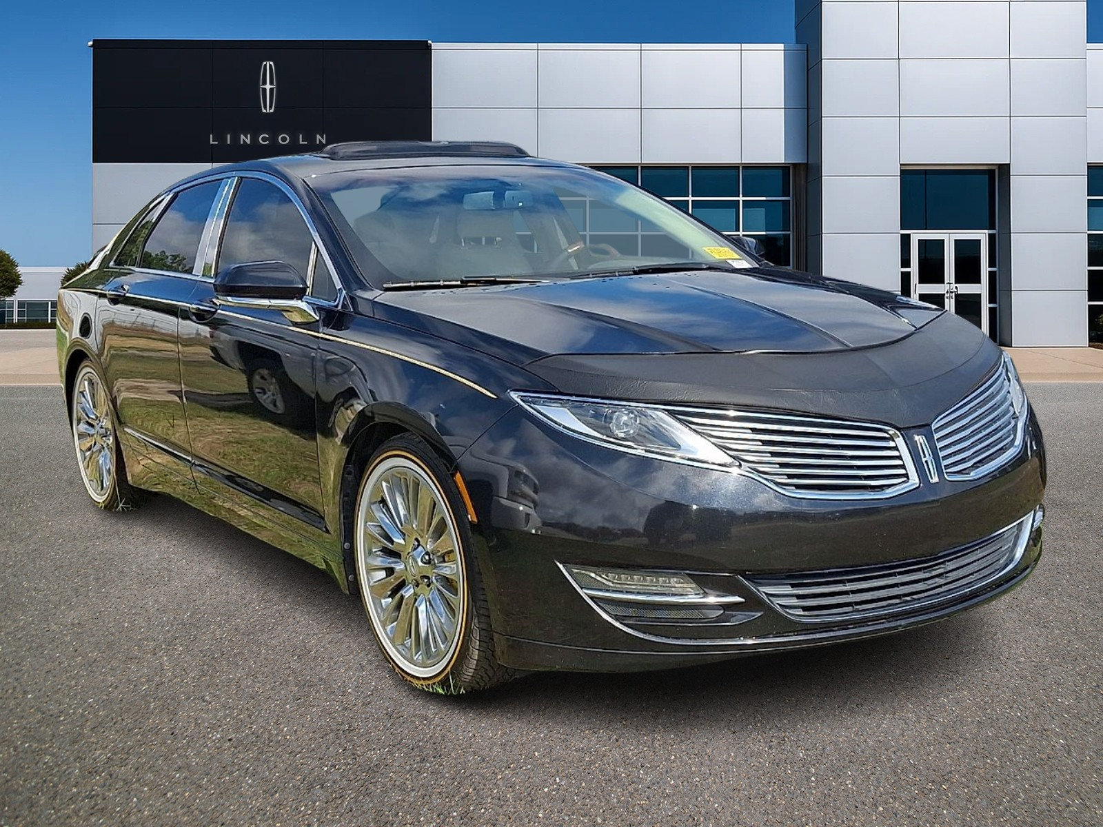 Used 2013 Lincoln MKZ FWD image 1