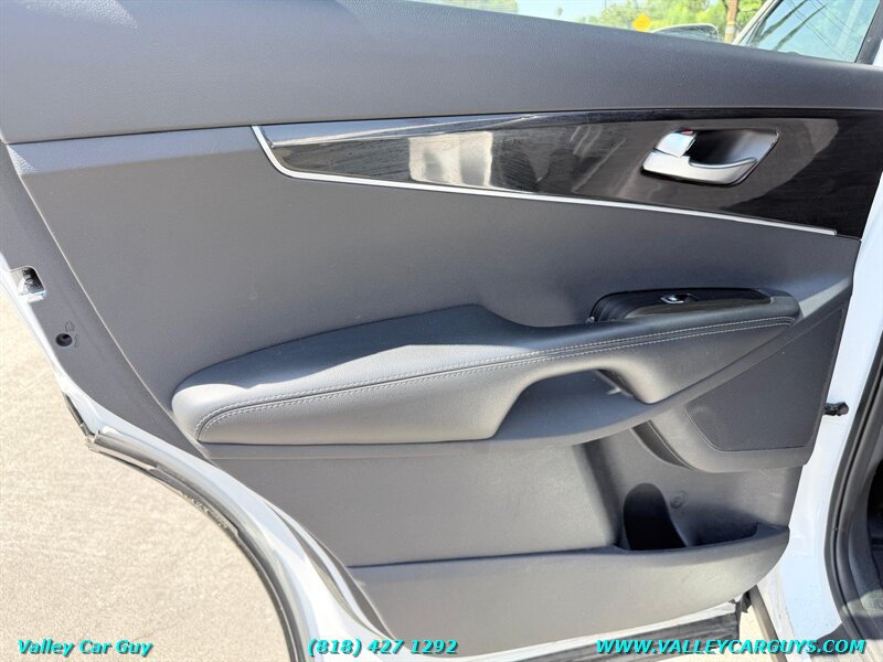 Used 2019 Kia Sorento FWD image 22