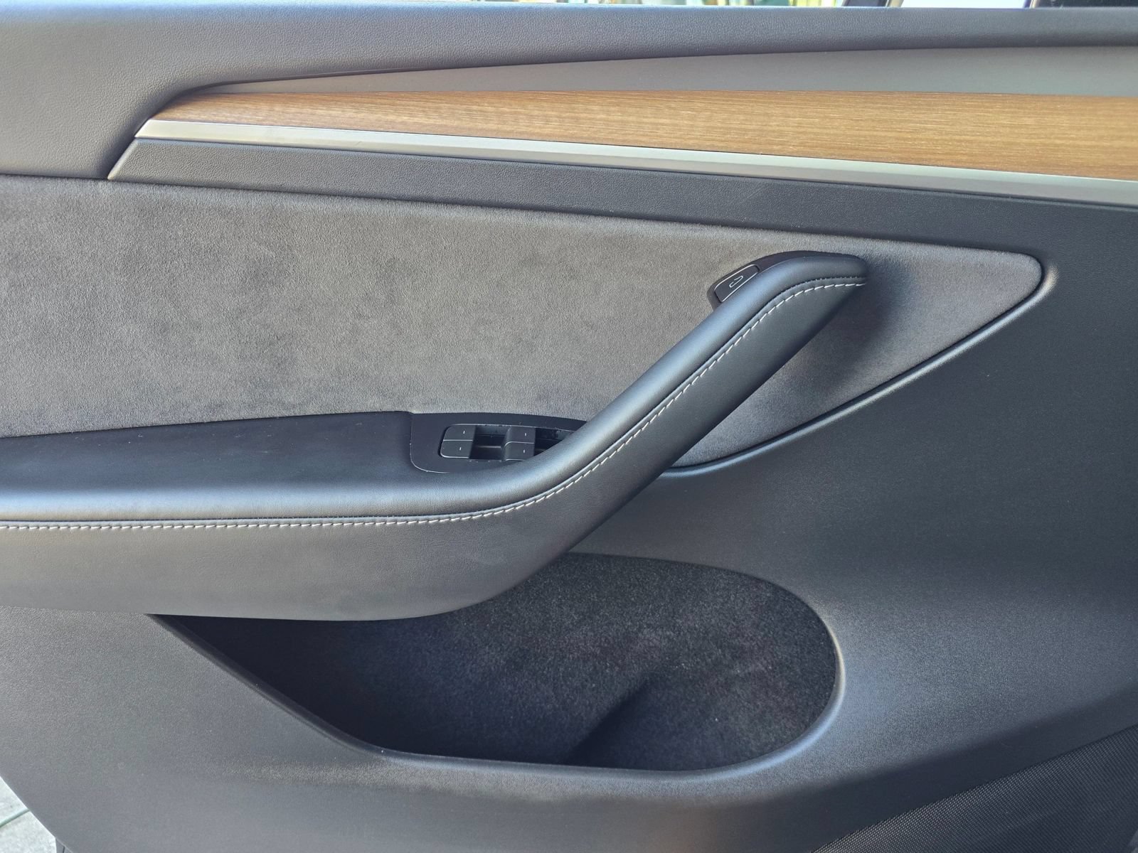 Used 2024 Tesla Model Y 2WD image 23