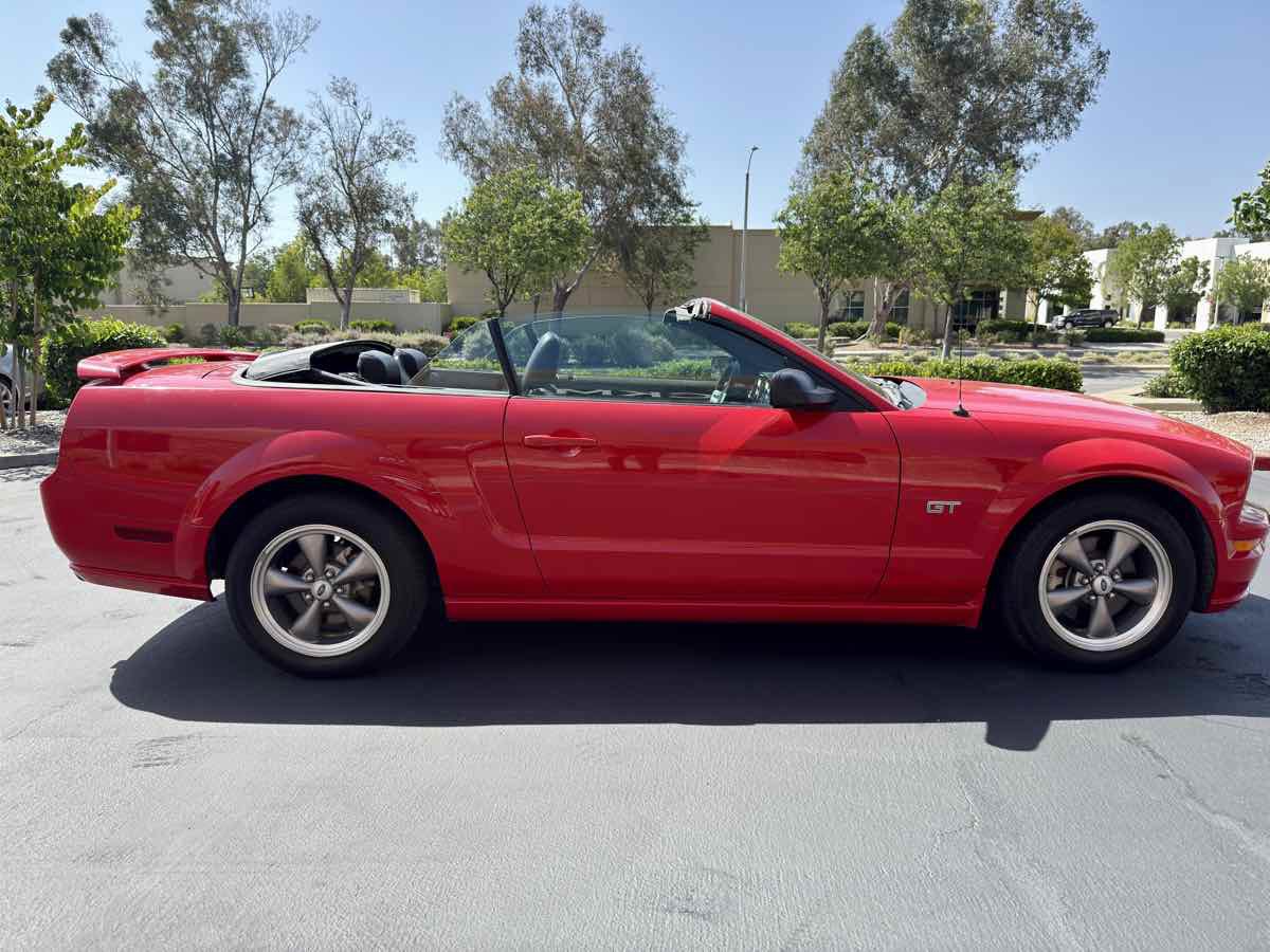 Used 2005 Ford Mustang GT image 23