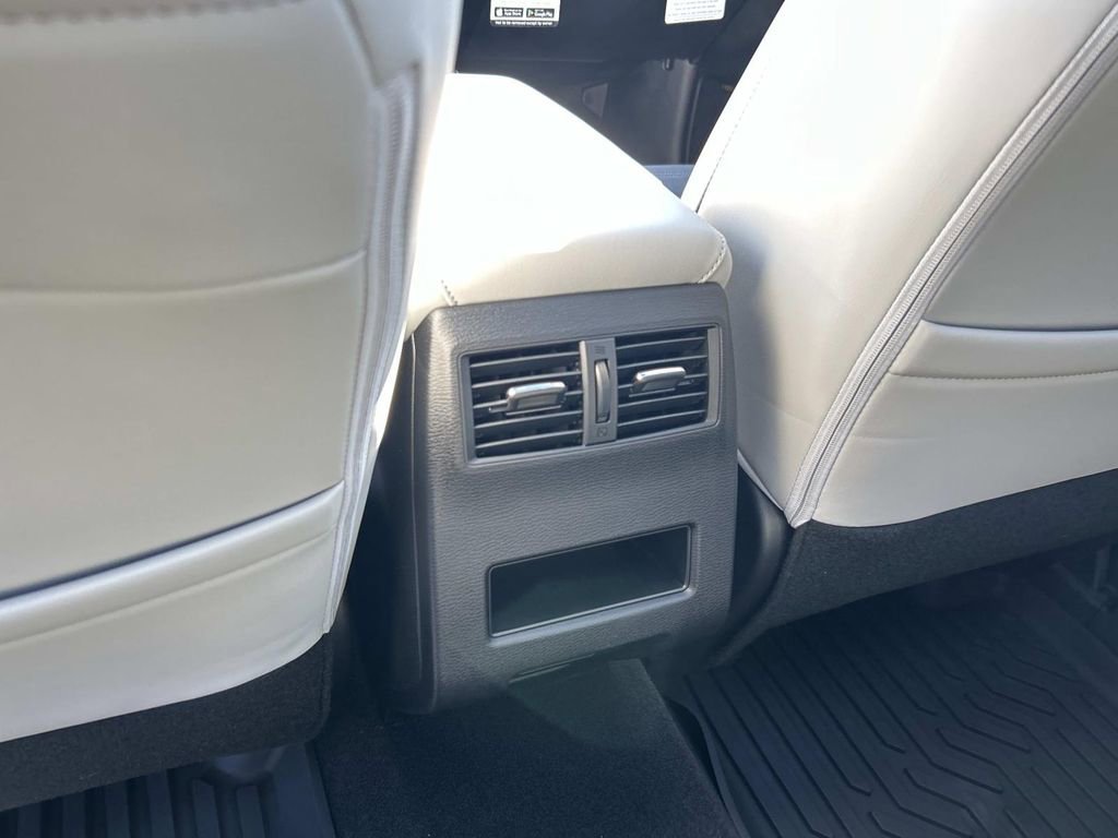 New 2025 Mitsubishi Outlander SE image 18