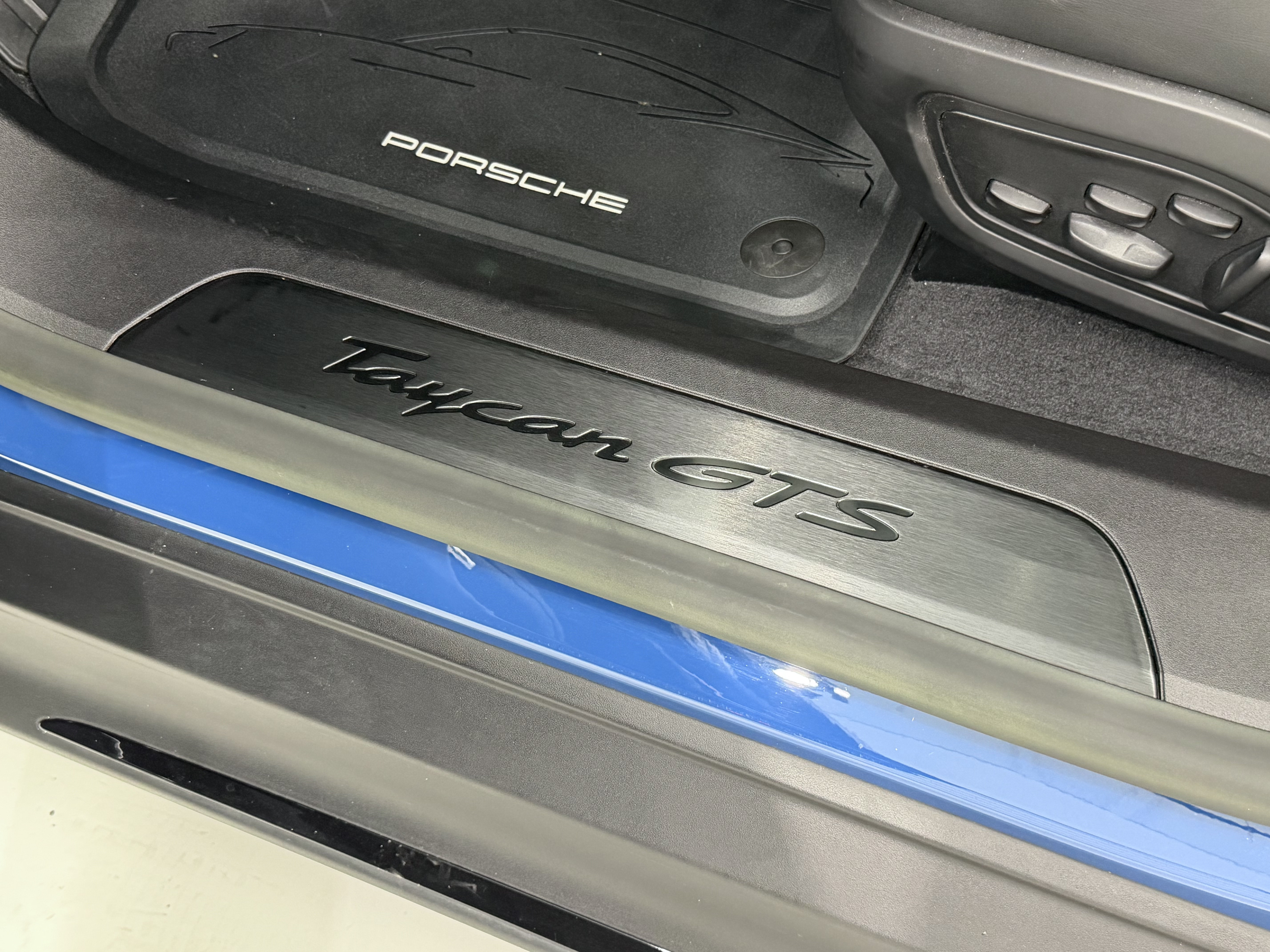 Certified 2023 Porsche Taycan GTS AWD/4WD image 33