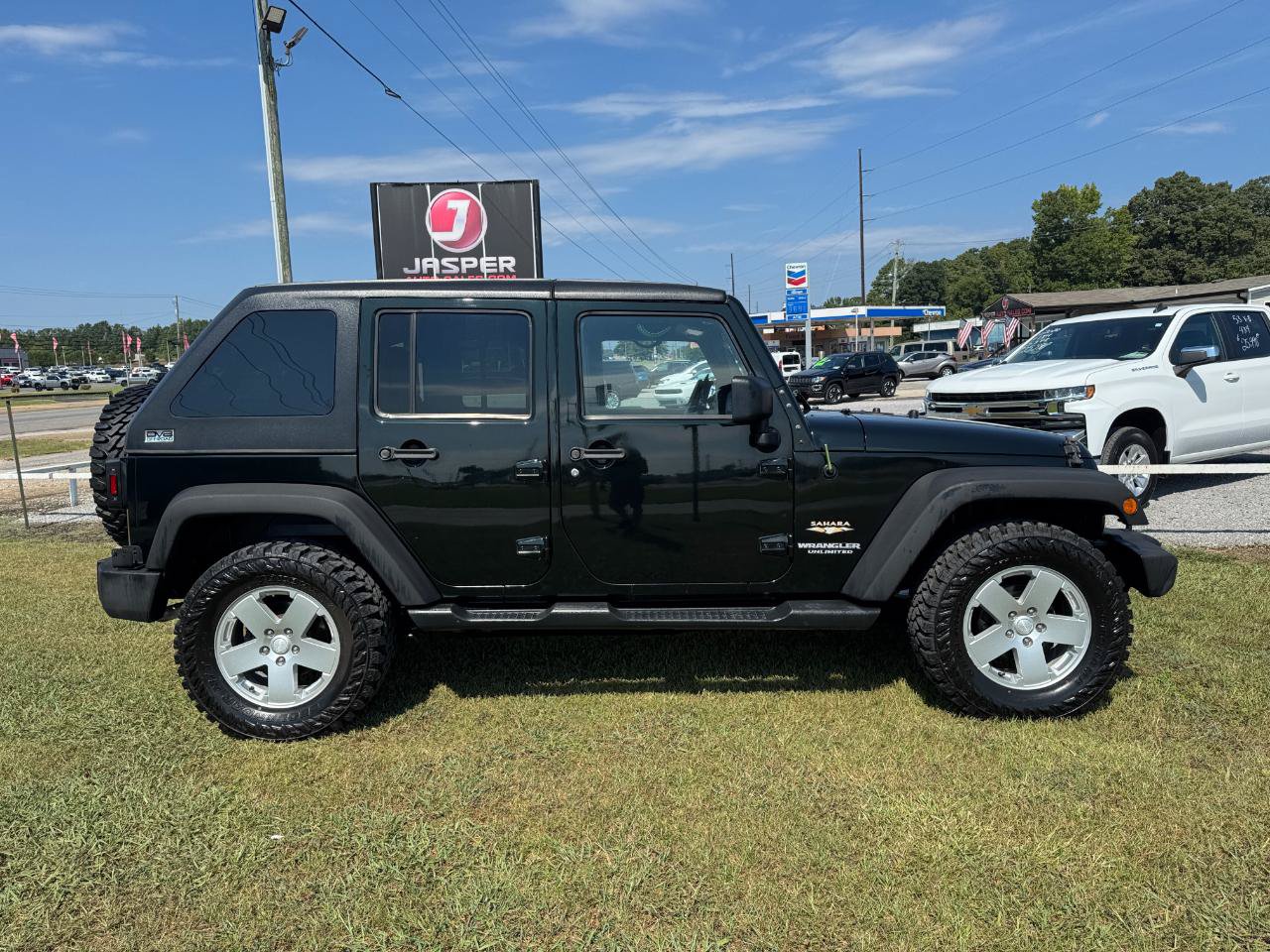 Used 2012 Jeep Wrangler Unlimited Sahara AWD/4WD image 2