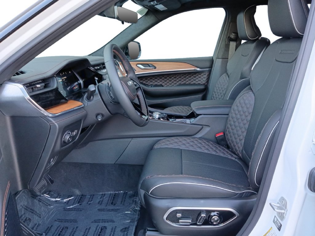 New 2027 Jeep Grand Cherokee L Summit w/ Advanced Protech Group IV AWD/4WD image 19