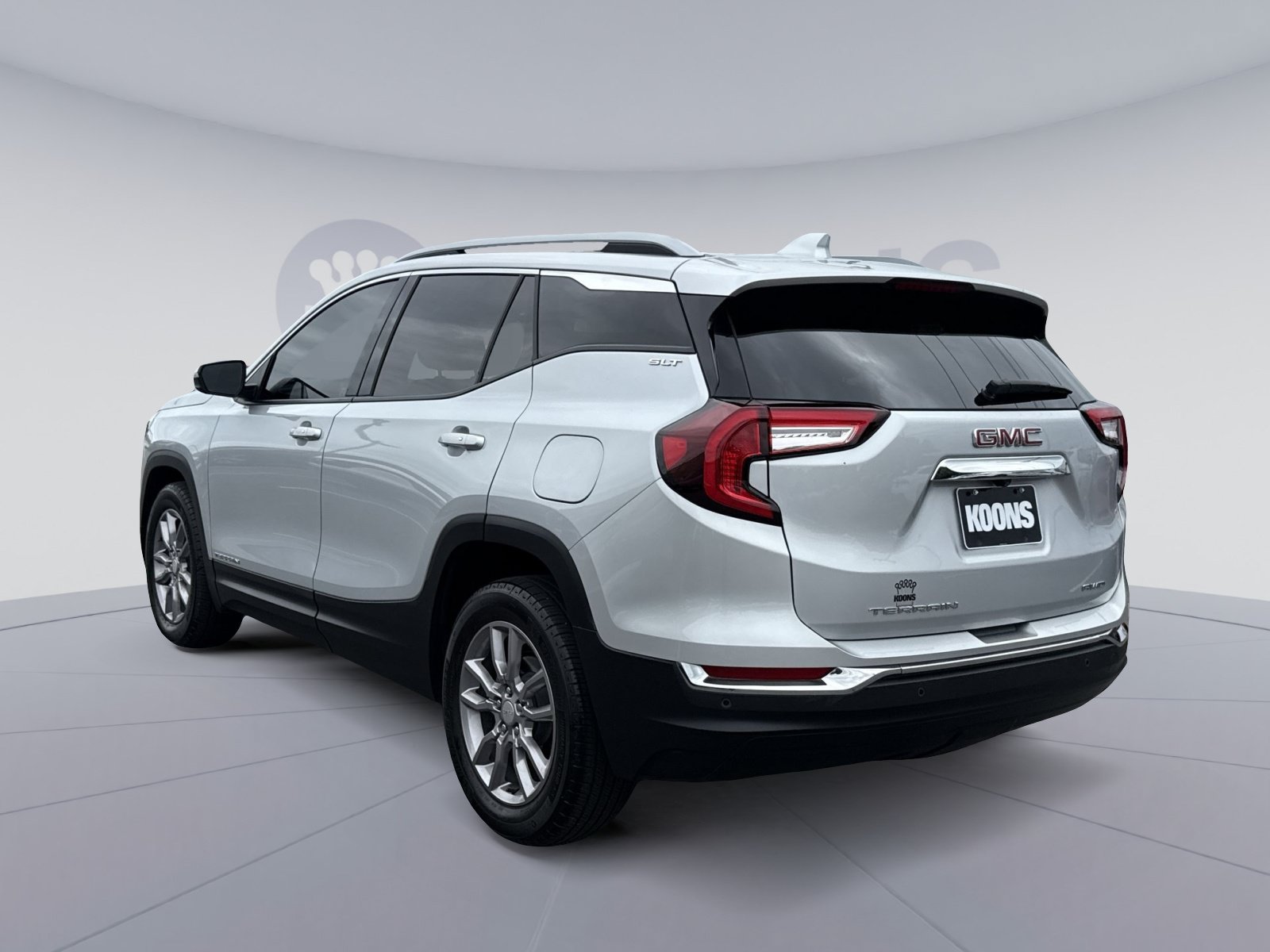 Certified 2022 GMC Terrain SLT w/ Tech Package AWD/4WD image 4