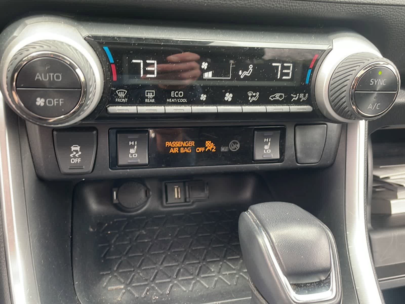 Used 2021 Toyota RAV4 SE w/ Weather & Moonroof Package AWD/4WD image 18