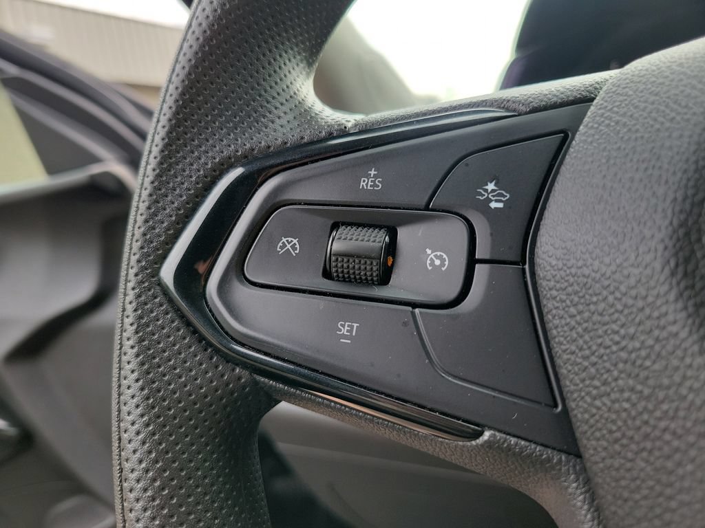 Used 2025 Chevrolet Trax LT FWD image 26