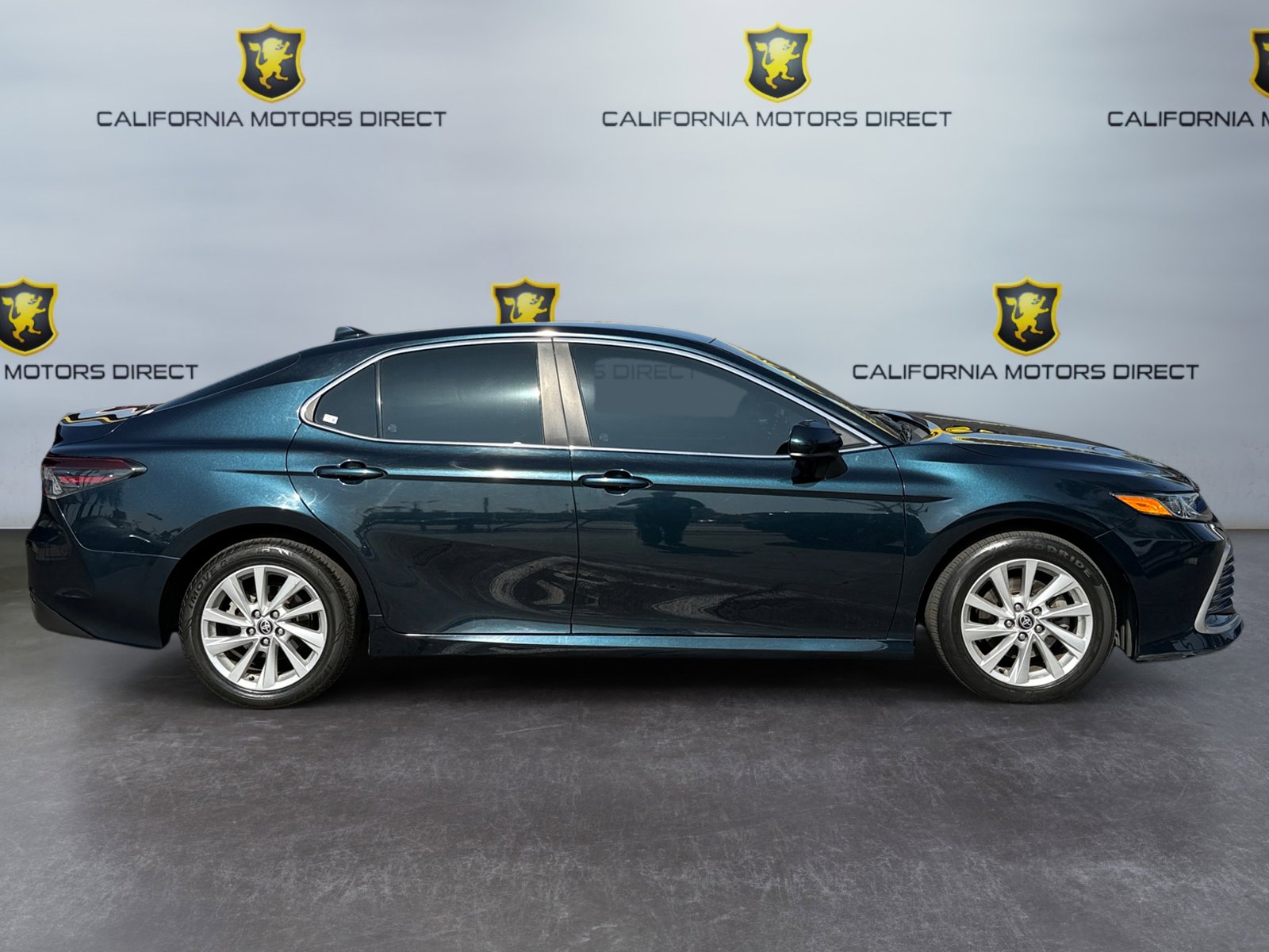 Used 2021 Toyota Camry LE image 6