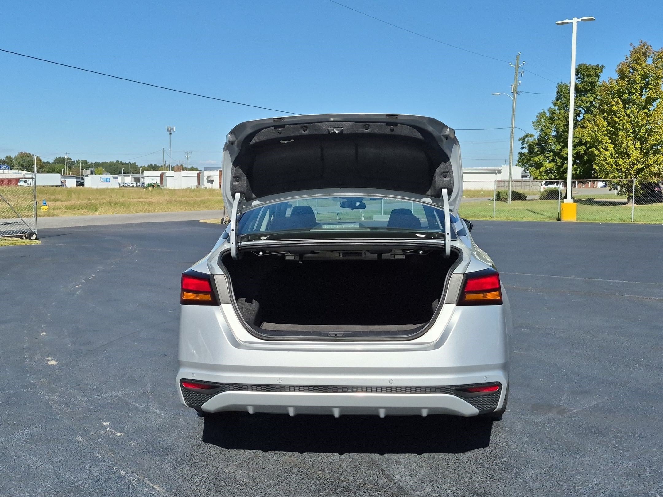 Used 2025 Nissan Altima 2.5 SV FWD image 31