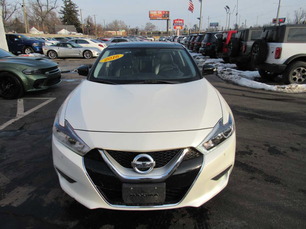 Used 2016 Nissan Maxima Platinum w/ Interior Lighting Package image 2