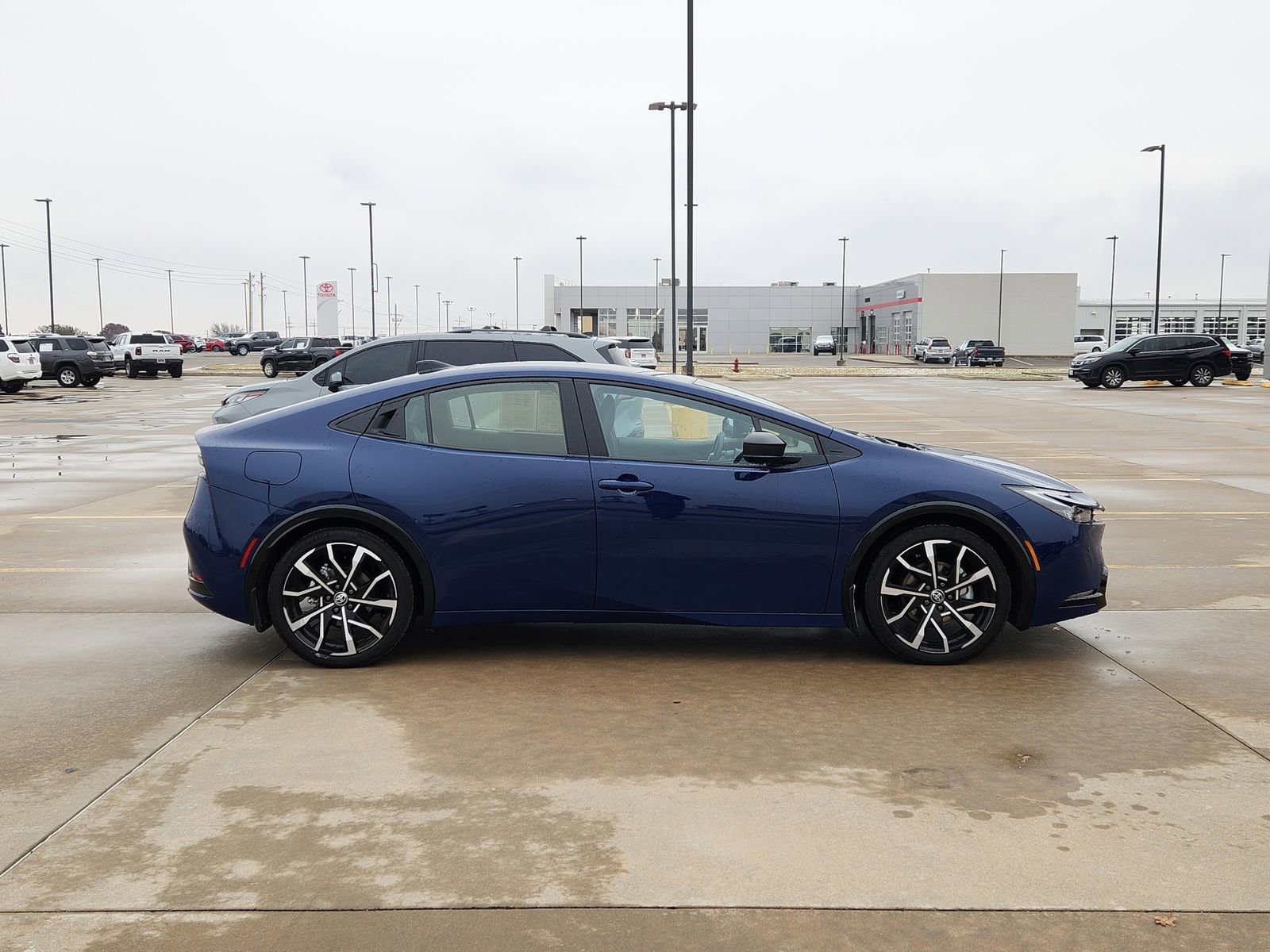 Used 2025 Toyota Prius XSE Premium image 7