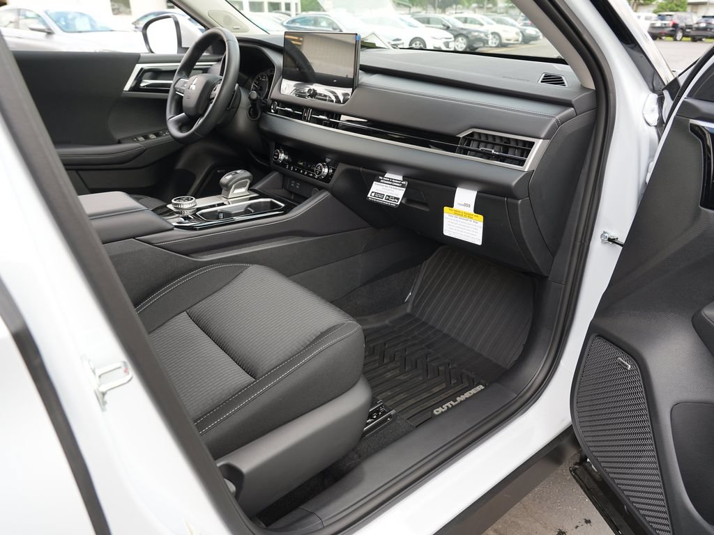 New 2026 Mitsubishi Outlander ES AWD/4WD image 30