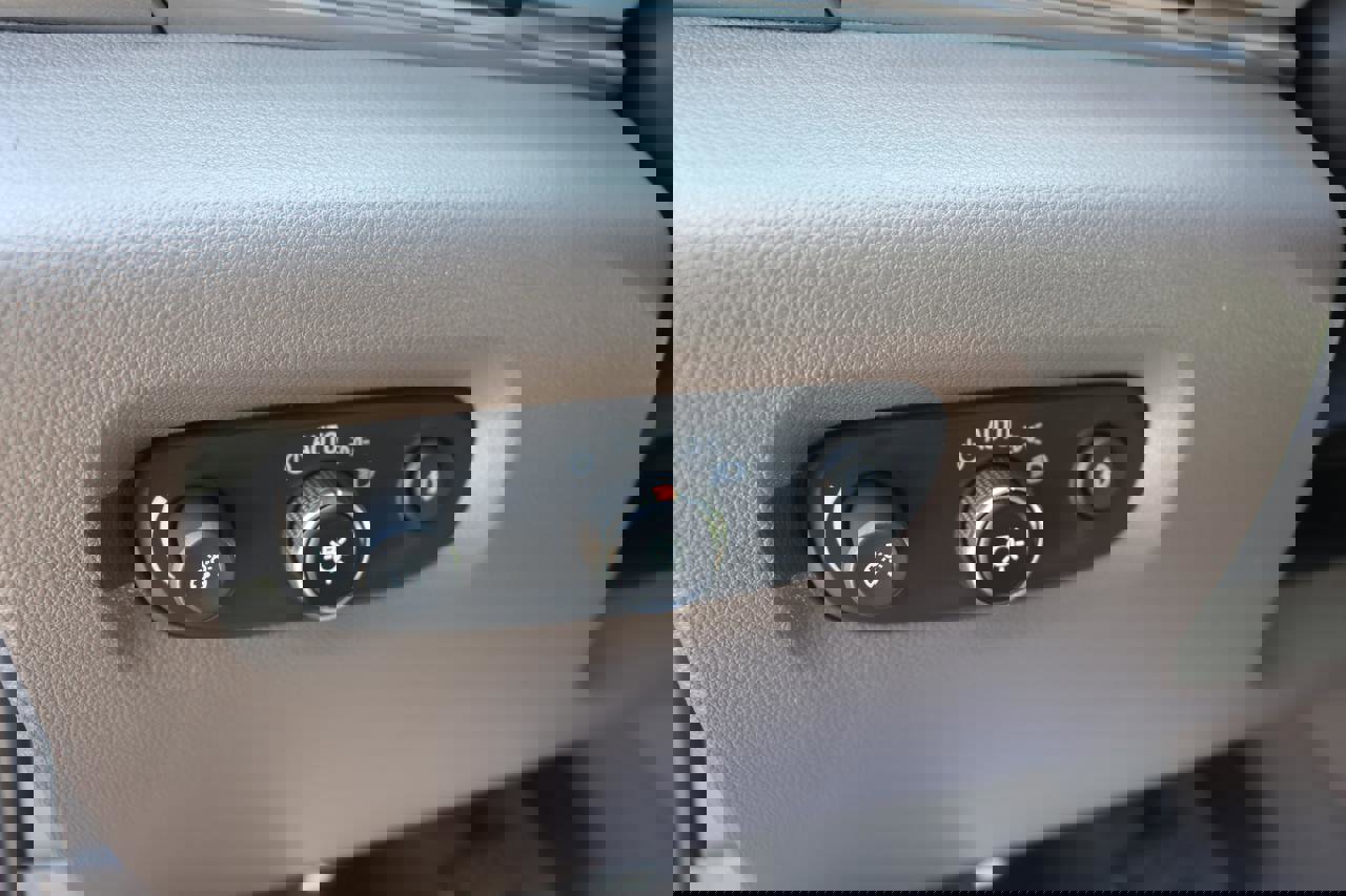 Used 2019 Chevrolet Traverse LT w/ LT Premium Package image 32