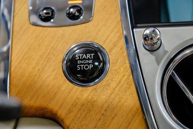 Used 2017 Rolls-Royce Wraith RWD image 25
