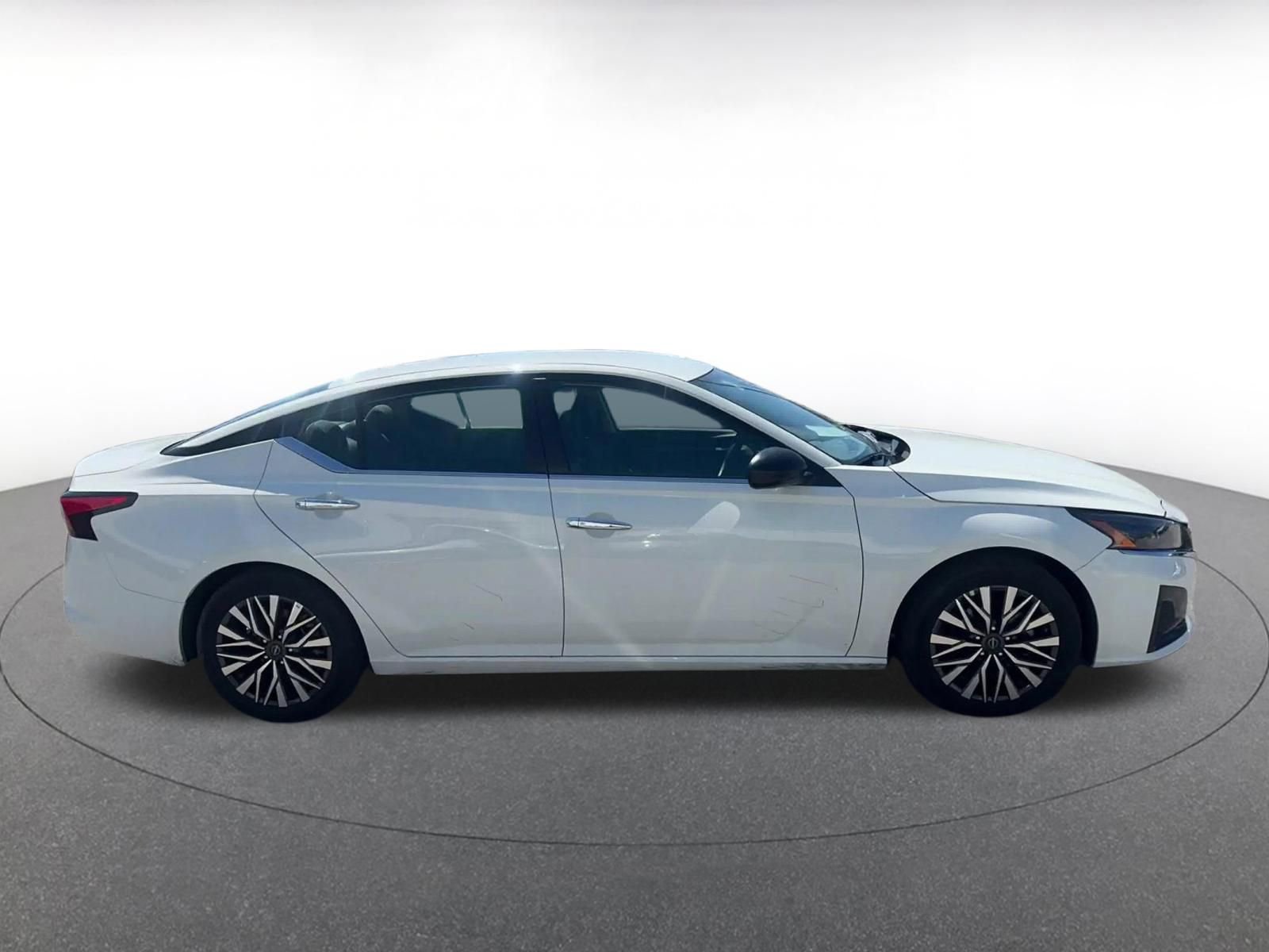 Used 2025 Nissan Altima 2.5 SV FWD image 16