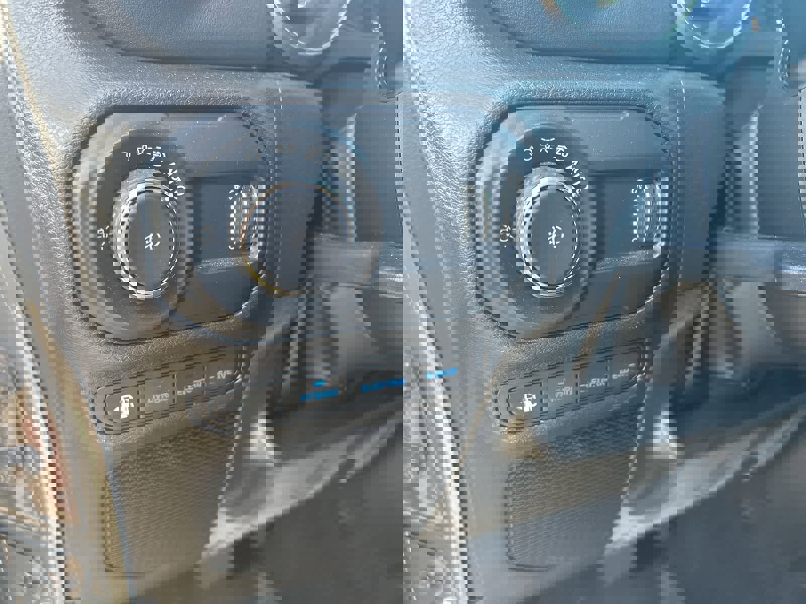 Used 2023 Jeep Wrangler Sahara w/ Cold Weather Group image 33