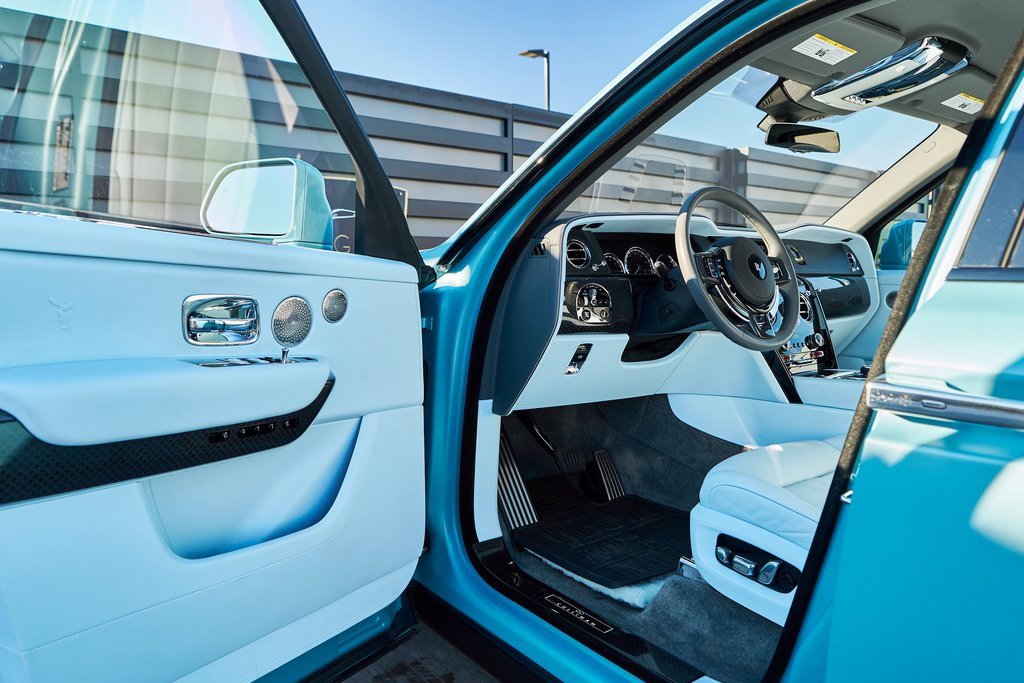 Used 2022 Rolls-Royce Cullinan Black Badge w/ Dark Exterior Package image 26