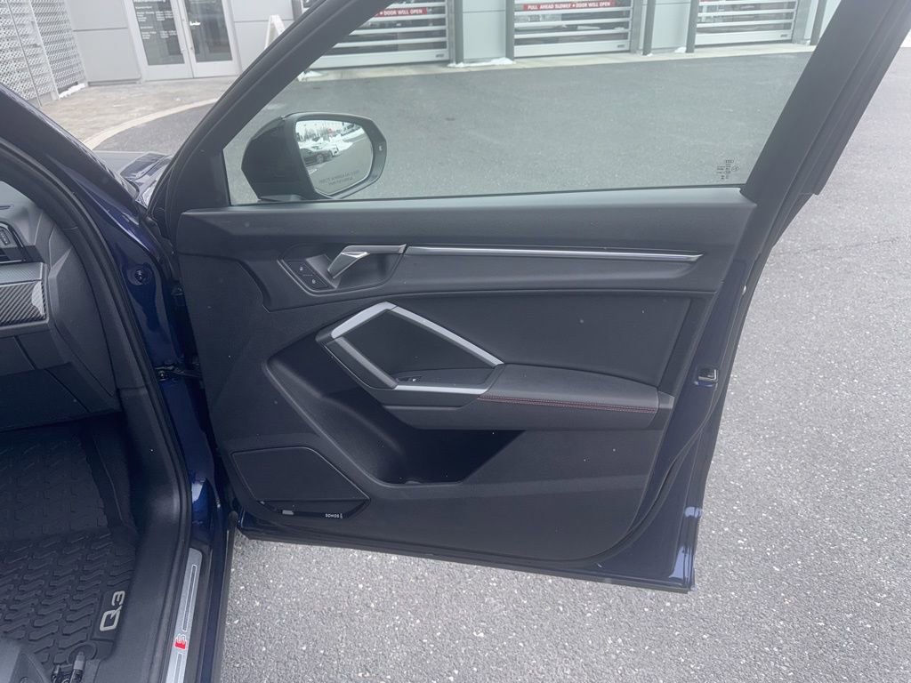 Used 2025 Audi Q3 2.0T Premium Plus w/ Premium Plus Package image 8