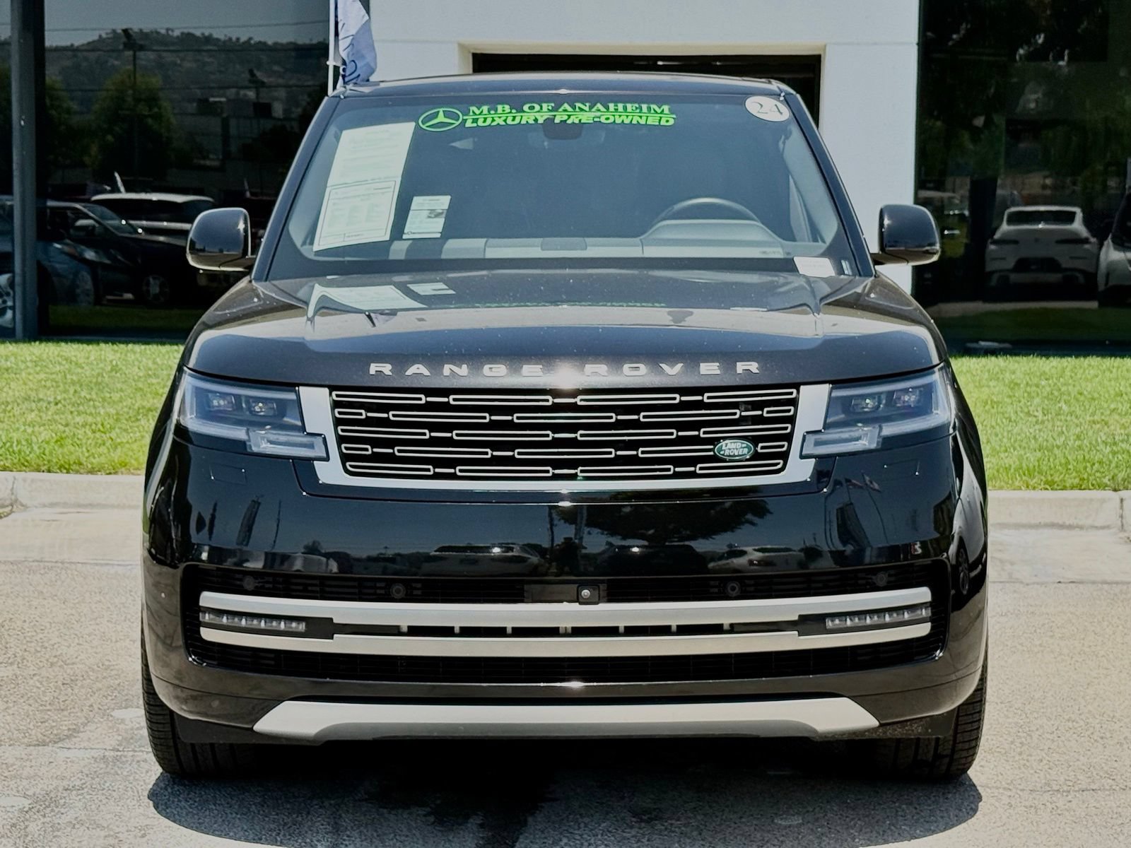 Used 2024 Land Rover Range Rover SE AWD/4WD image 4