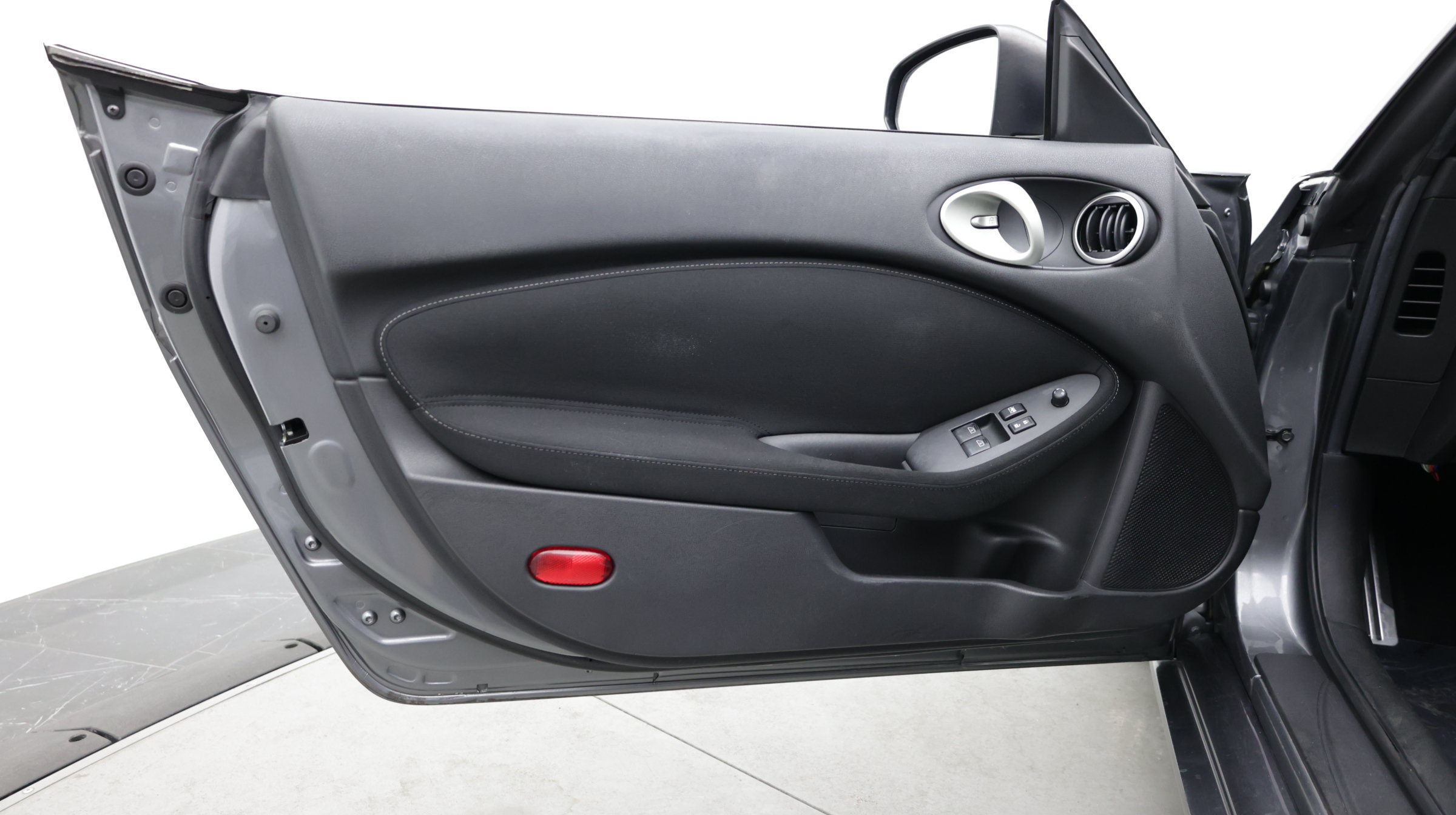 Used 2017 Nissan 370Z Coupe RWD image 13