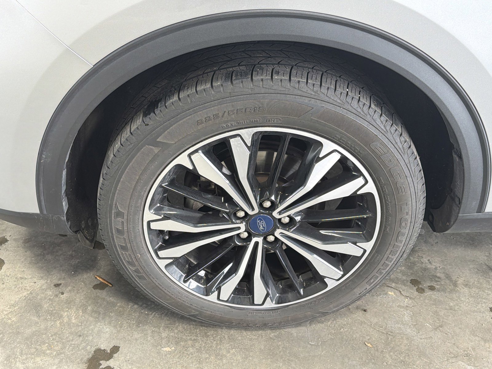 Used 2021 Ford Escape SE w/ SE Sport Appearance Package image 5