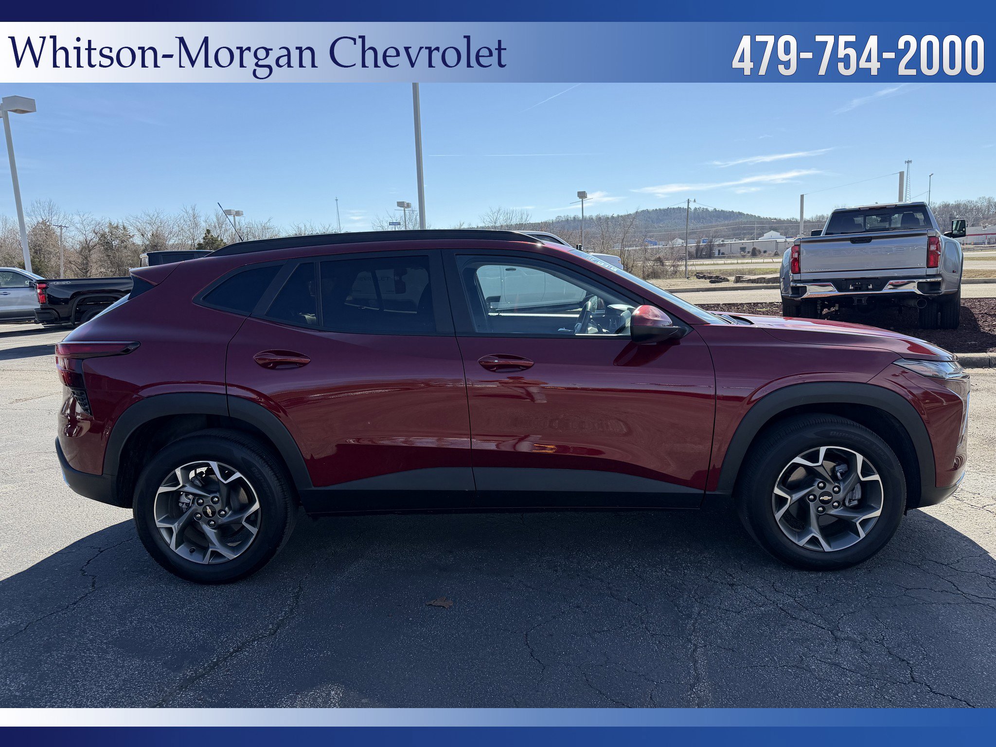 Used 2025 Chevrolet Trax LT w/ LT Convenience Package image 4