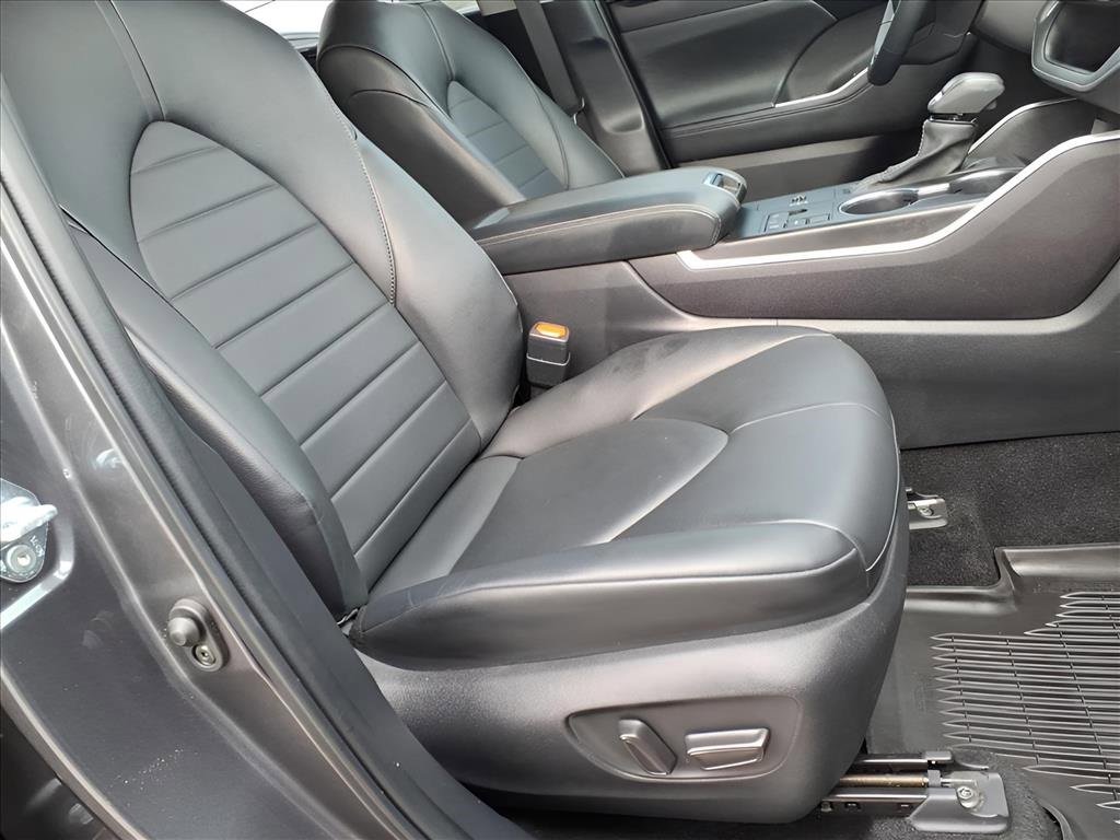 Used 2024 Toyota Highlander XLE image 16